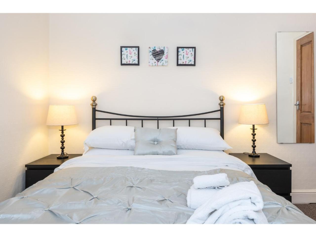 Апартаменти Beautiful 2 Bed With Free Parking - Pass The Keys Йорк Екстер'єр фото